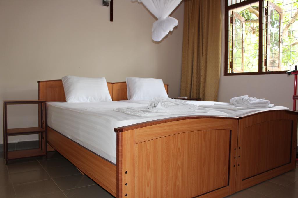 Sunshine Tourist Rest Hotel Anuradhapura Bagian luar foto