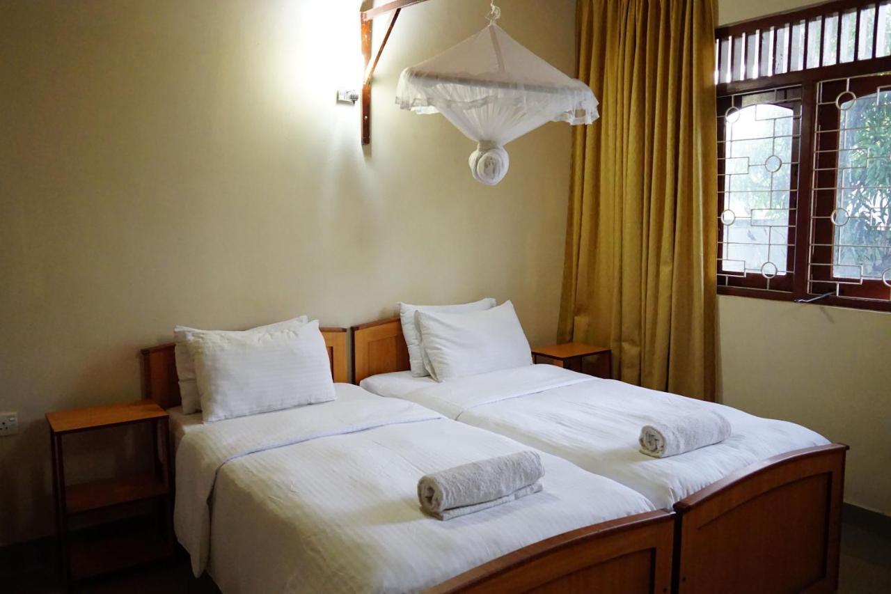 Sunshine Tourist Rest Hotel Anuradhapura Bagian luar foto