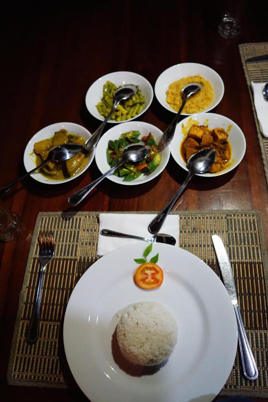 Sunshine Tourist Rest Hotel Anuradhapura Bagian luar foto